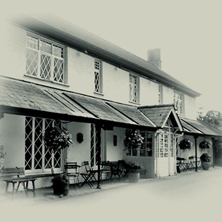 Hotel The Clytha Arms Abergavenny Exterior foto